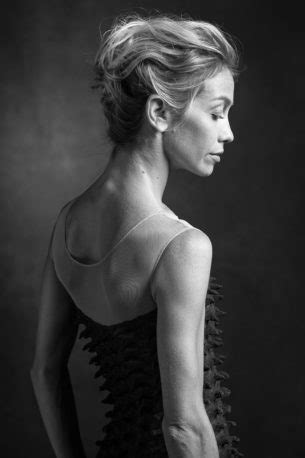 At the age of 18, she joins the corps de ballet. Eleonora Abbagnato. La storia di un'étoile. - Danza Effebi