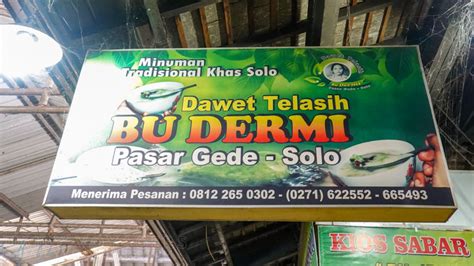 Seperti apa sih dan bagaimana cara pembuatannya, saksikan video berikut ini. Tren Untuk Spanduk Es Cendol Bandung - Erlie Decor