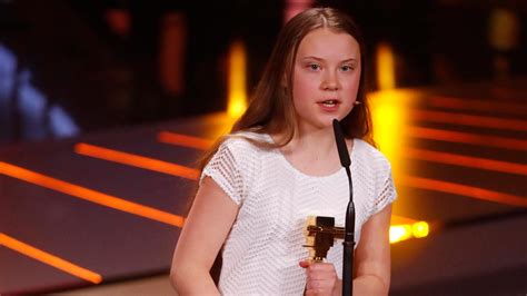 Greta tintin eleonora ernman thunberg ˈɡrêːta ˈtʉ̂ːnbærj слушать; Sonderpreis Klimaschutz: Goldene Kamera für Greta Thunberg ...