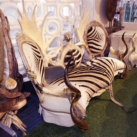 Backrest is ornamented with 2 natural reindeer antlers, armrest are made with zebu horns and with kudu horns. Zebra with Médaillons Sofa For Sale at 1stdibs