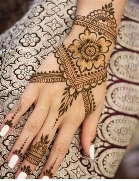 Pregnant belly henna in seattle & beyond! Pin by Warda Sohail on Mehndi designs | Henna tattoo ...