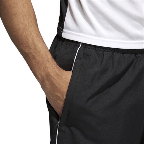 In puncto komfort ansonsten preisleistung kann dem netz wohl kaum jemand unser jogginghose herren adidas test stellt fest: adidas Jogginghose Herren für Fußball und Freizeit ...