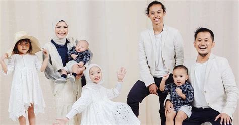 Keluarga kecil tasya kamila memilih mengenakan seragam dengan. Design Baju Lebaran Seragam H9d9 5 Inspirasi Baju Seragam ...