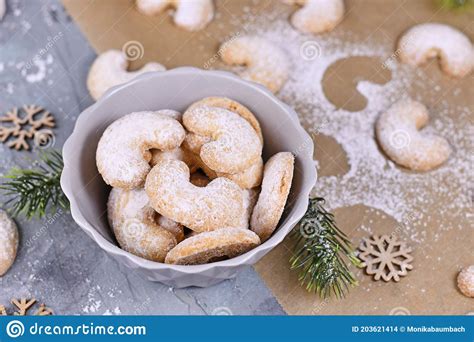 Complete the austrian christmas cookies trilogy with my husarenkrapferl cookies and linzer cookies. Traditional Austrian Christmas Cookies : Premium Photo ...