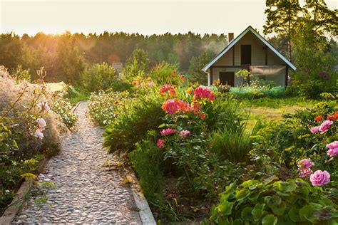 Alles für strom im garten: Strom im Garten: Wie verlegt man die Kabel richtig?