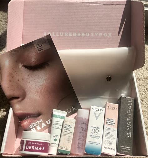 March '19 Allure Beauty Box : BeautyBoxes