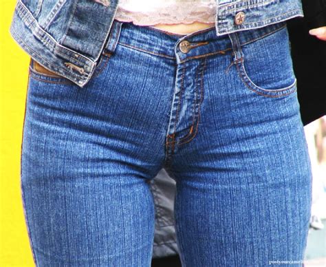 Candid teen in very short skirt. Jeans Cameltoe - Peaks Free Porn