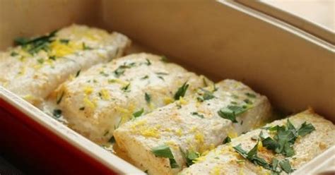 Flake fish, remove any bones and place into a greased casserole dish with the spring onions and top with the boiled egg. Baked Smoked Cod Recipes | Yummly