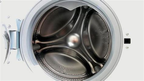 Ich habe das am eigenen leib erfahren, als ich anfing, überall in meiner wäsche schwarze flecken zu sehen. Waschmaschine reinigen: DAS hilft, wenn die Wäsche stinkt ...
