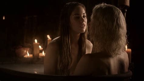 Her birthday, what she did before fame, her family life, fun trivia facts, popularity rankings, and more. Roxanne McKee in Game of Thrones