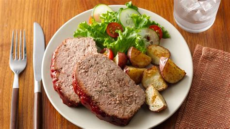 Find out the ideal internal temperature for meatloaf, then check monitor the meatloaf with a meat thermometer until it reaches an internal temperature of 160 degrees. How Long To Cook 1 Lb Meatloaf At 400 : Quick Meat Loaf ...