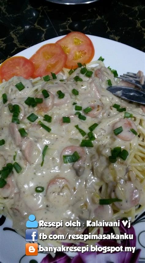 Adding the hot pasta to the mixture melts the cheese and starts to set the egg, creating a thick creamy sauce that lacquers each strand of spaghetti. Resepi Spaghetti Carbonara Prego (SbS) | Aneka Resepi Masakan