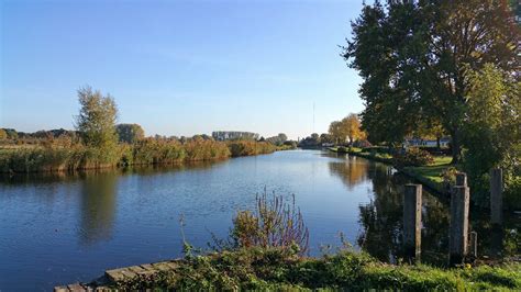 Uren wandelen door de polder, over jaagpaden. Hollandse IJssel bij camping "De Voormolen" (met ...