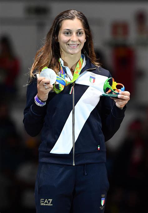 Rossella fiamingo non è solo una campionessa di scherma, medaglia d'argento olimpica. Rossella Fiamingo, che fisico! FOTO Ecco perché Renzi era ...