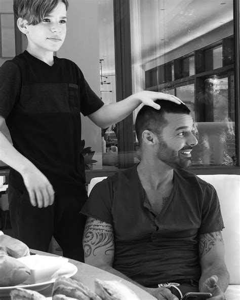 O que você quer ouvir hoje? Ricky Martin se declara no aniversário do marido: "Minha ...