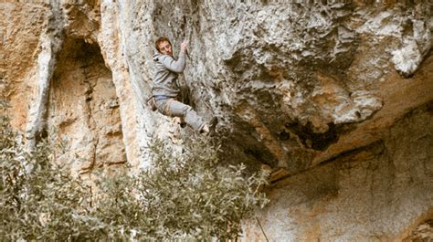 Site du joncas topo d'escalade, ce site comprend 70 voies de l'initiation au 8c réparties sur 8 secteurs situé dans un découvrez site du joncas falaise d'escalade proche de saint guilhem le désert. Des Bartas, Un Bartho