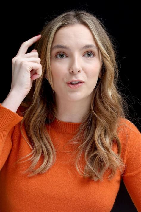 Jodie comer (born 11 march 1993) is an english actress from liverpool, england, known for her roles as queen elizabeth of york on the white princess, as kate in doctor foster, and most recently the femme fatale villanelle in bbc's killing eve. Jodie Comer | Jodie comer, Celebs, Perry como