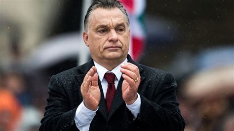 Viktor orbán (born 31 may 1963) is a hungarian jurist and politician. Orban si schiera per Trump e la sua politica antiterrorismo