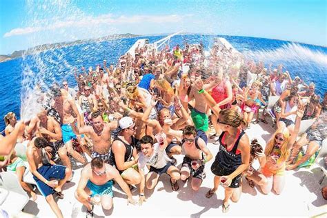 Los mejores antros en cancún. Adult-Only Cancun Party Cruise To Isla Mujeres: Triphobo