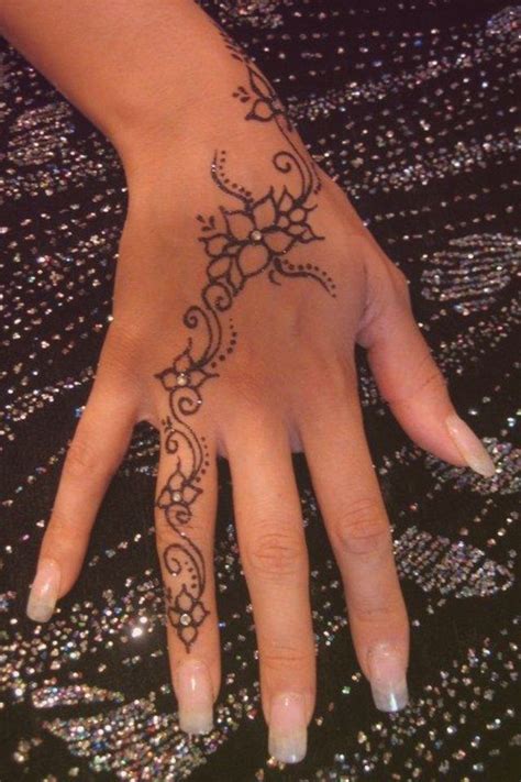 Another one of the 3d skull hand tattoos covering the back of the hand. Image result for pretty hands tattoos for women | Pretty ...