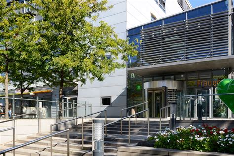 Sporthalle der uniklinik dresden, haus 25. Galerie — Deutsch