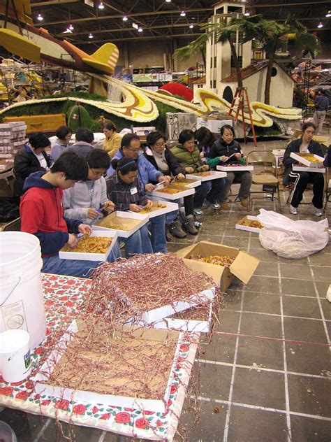 Maybe you would like to learn more about one of these? TOR volunteers prepping flowers - Rose Parade - Wikipedia ...