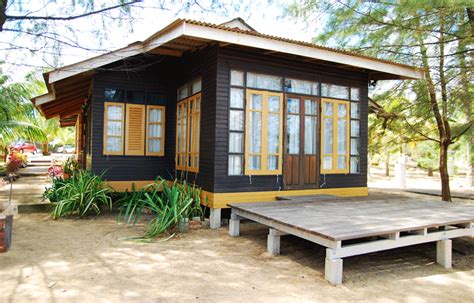 Sebuah homestay rumah tradisional yang sangat dekat dengan pantai. ANJUNG PANTAI CHALET Homestay Kuala Terengganu (T0002 ...