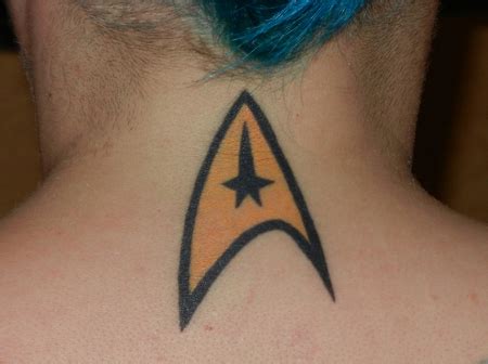 I love that it's on her foot. Ezri: Star Trek Pfeilspitze Command TOS | Tattoos von ...