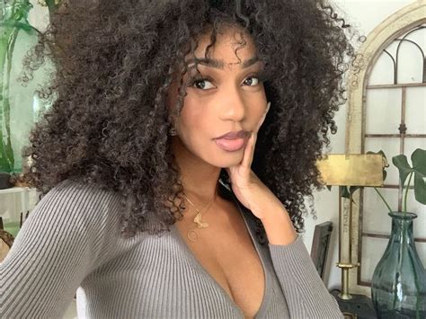 A layered haircut is the best hairstyle for curly hair that you can choose if you want to avoid the triangle hair shaped effect. Pin on Bad Bitches