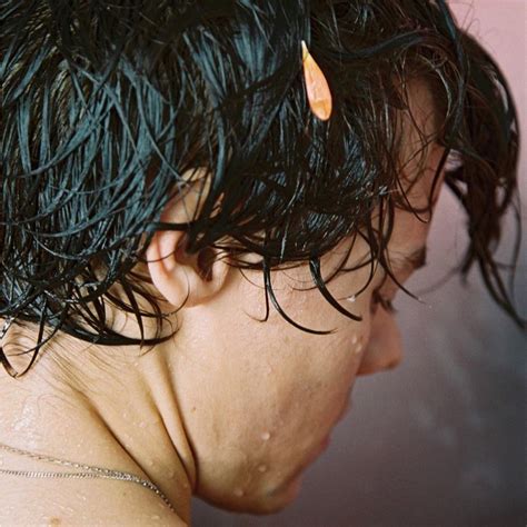 Touch device users, explore by touch or with swipe gestures. Harry Styles, cover e tracklist del nuovo album che uscirà ...