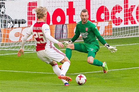 Op zondag 1 december speelt fc twente de thuiswedstrijd tegen ajax. Fotoverslag Ajax-Twente - AjaxFanzone.NL
