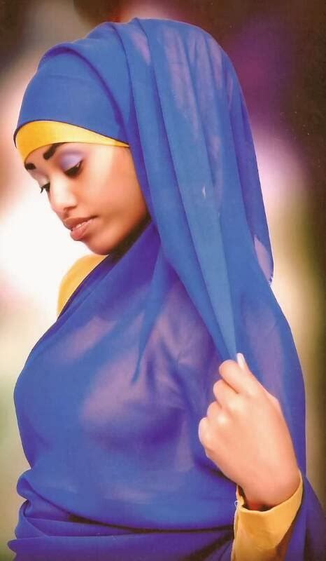 Subxanalaah gabar somali ah oo video galmo ah laga duubay \u0026 si xun loo bikro jabiyay dhigane laga ke. Somali Qurux Girls