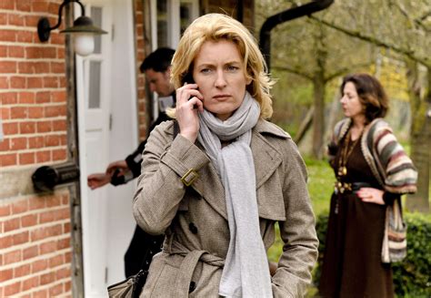 Nina rubin (meret becker) überrascht karow (mark waschke) in einem moment der einsamkeit und trauer. Tatort Folge 711: Salzleiche - Tatort Fans
