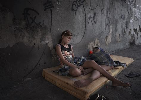 Levando em consideração que o aumento da pobreza gera um aumento da violência Favelas of Forteleza in the picture