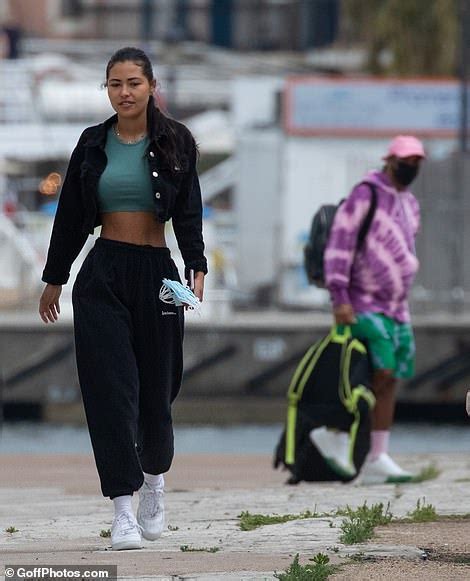 Hasta que ha salid a la luz su romance con hamilton no era demasiado conocida, pero ahora sus redes sociales. Lewis Hamilton enjoys yacht trip with model Florence ...