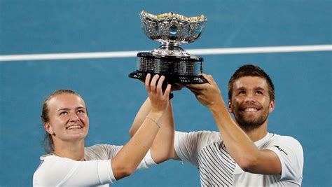 Kateřina siniaková a barbora krejčíková postoupily do finále australian open v rámci čtyřhry. Mektić i Krejčikova osvojili Australian Open u mješovitim ...