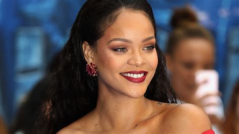 Rihanna was born robyn rihanna fenty on february 20, 1988 in st. Rihanna Reportedly Registers Song "Gwan Look Pon It" on ...