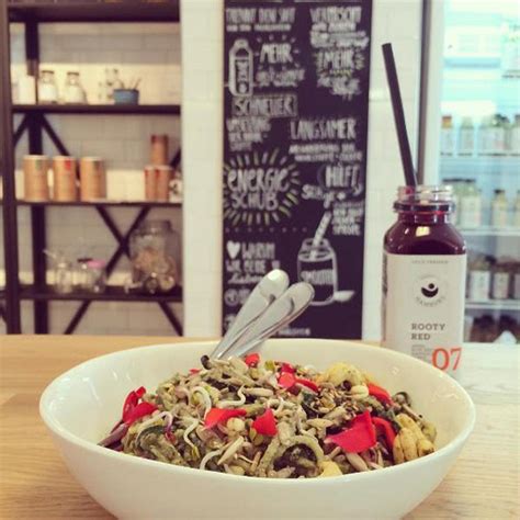 Cook until barely tender, 1 to 2 minutes, then its somewhat neutral flavor is a good foil for many different types of sauces. EDEKA Zoodles: EDEKA verkauft jetzt Zucchini-Nudeln ...