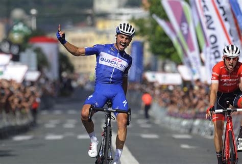 Het parcours over 229 kilometer is nagenoeg hetzelfde als vorig jaar en start en finisht bij het beroemde strand la concha. Clásica San Sebastián 2019 start list - Cycling Weekly