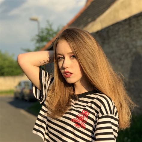 Ta ze sebe udělala drsnou matikářku. Naty Hrychová - RedHeadKids