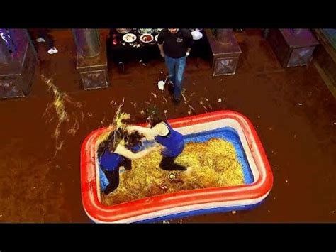 Şeytani patronunun kendisini kapının önüne koymasını engellemek için kayla, tom birlikte hareket. Lesbian Twins Make Out In Take Out (The Jerry Springer ...