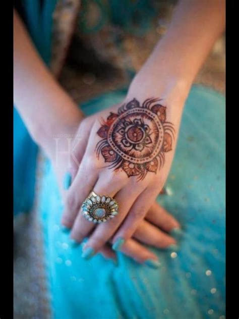 The kashee's mehndi artistry is the mixture of contrary kashee's mehndi is not only for the bride's but also for teenager girls. Pin by Mona Barbieri on Henna (Mehndi)