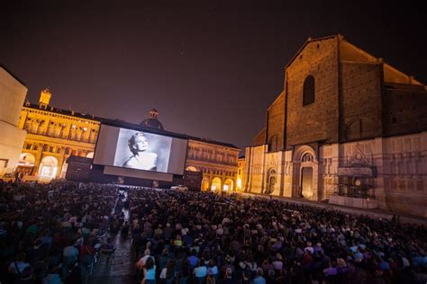It lies at the northern foot of the apennines, on the ancient via aemilia, 180 ft. Bologna e il cinema - Bologna Welcome
