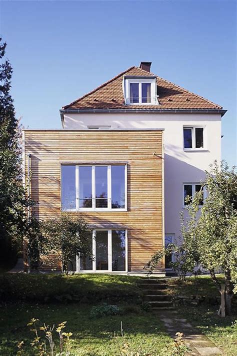 Gerade das wechselspiel zwischen alt und neu kann ein haus mit anbau vom gewöhnlichen gebäude zum echten hingucker machen. hausanbau modern - Google-Suche | Anbau haus, Holzanbau ...