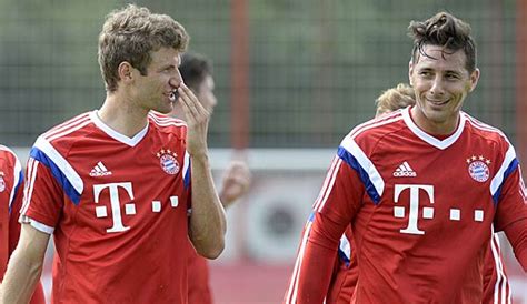 Mein name ist thomas müller. Claudio Pizarro und Thomas Müller hoffen auf schnelle ...