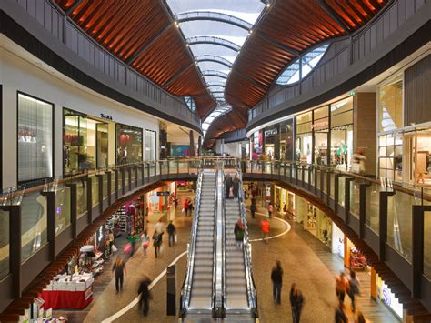 Highpoint shopping centre is a super regional shopping centre located in maribyrnong, victoria, in the western suburbs of melbourne, victoria. Grimshaw Architects Completes Light & Airy Highpoint ...