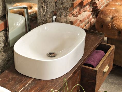 Linee sobrie e materiali di qualità adatte ad ogni tipo di mobili bagno. WILD LAVABO APPOGGIO 60 BIANCO - Iperceramica