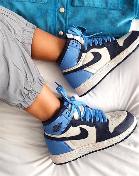 This air jordan 1 comes dressed in a white, university blue and black color combination. SneakCorner on Instagram CONCOURS Sneakers Hello ! On vous ...