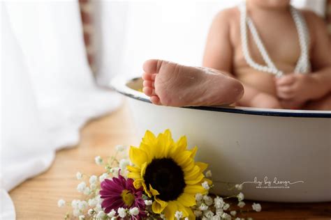 You can use a milk bath to emphasise the size of a. Milk bath, baby foot/feet, flowers, sunflowers | Summer ...