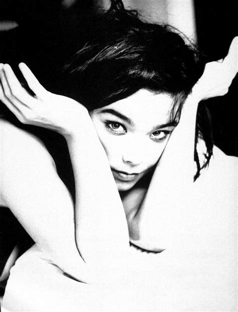 Ellen von unwerth discovered claudia schiffer and essentially launched her career with iconic photos from this guess campaign. Björk, 1994 | ph. Ellen von Unwerth | Ellen von unwerth ...